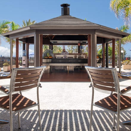 galerie hotel teguise Schwimmbadbar