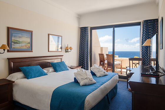 interior de la habitacion suite del hotel grand teguise playa