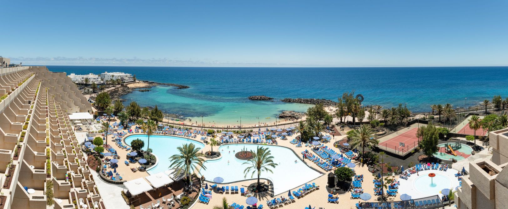 piscine vue extérieure piscine vue extérieure